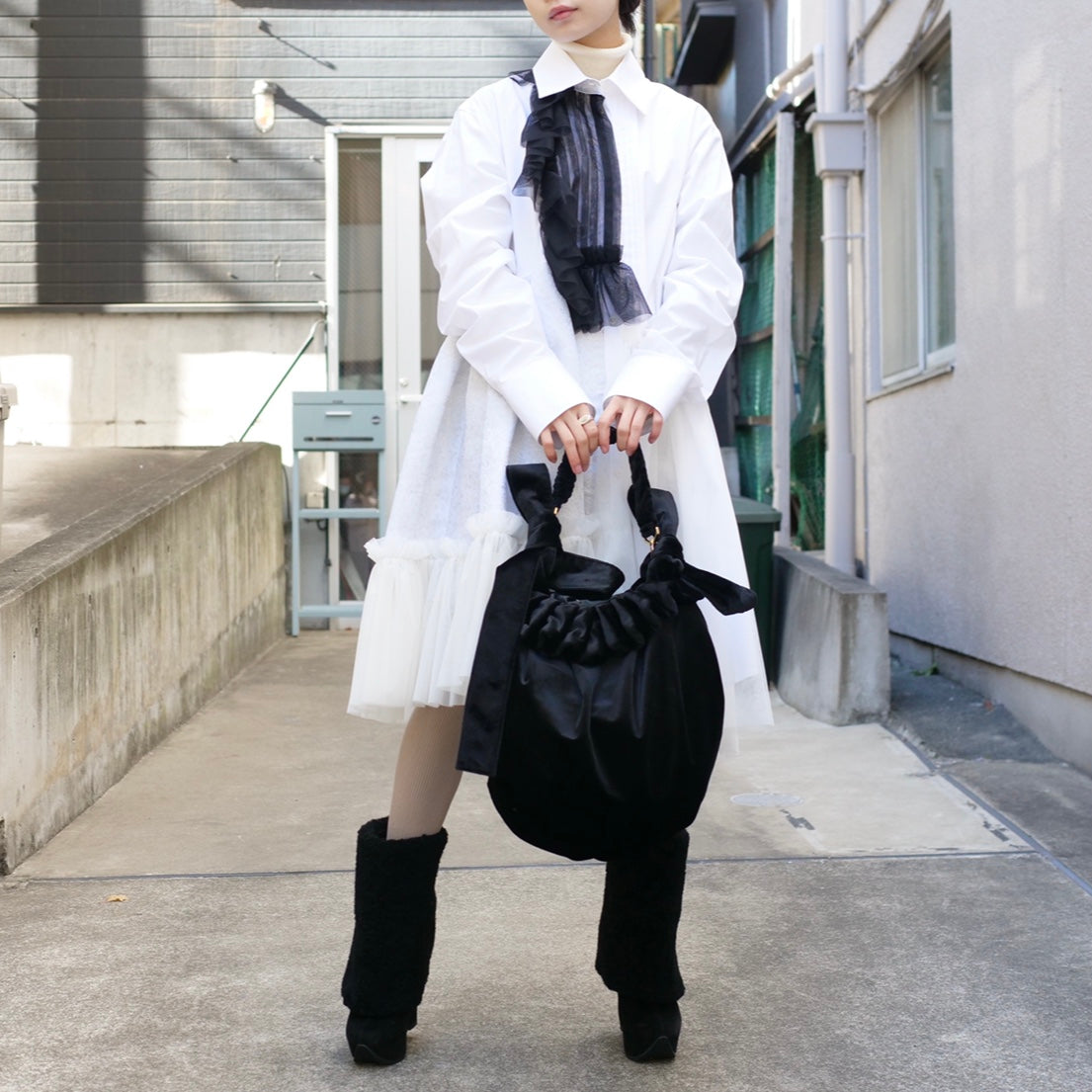 HAENGNAE OMOCHI SLEEVE BAG / Black – dim at noon