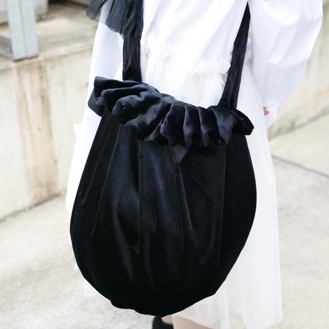 HAENGNAE OMOCHI SLEEVE BAG / Black – dim at noon