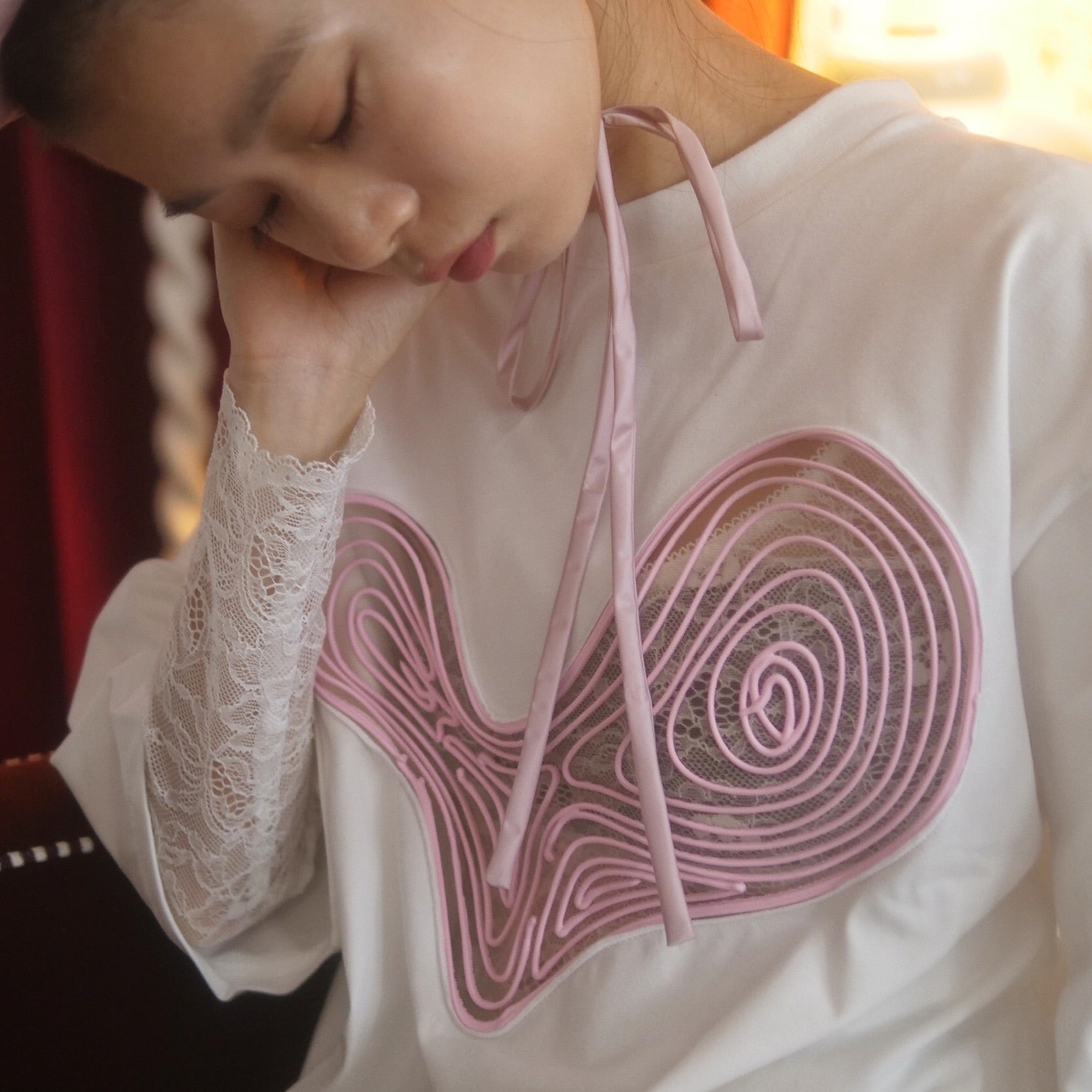 KASIA KUCHARSKA SMALL TOPOGRAPHY HEART T-SHIRT PINK/WHITE – dim at noon