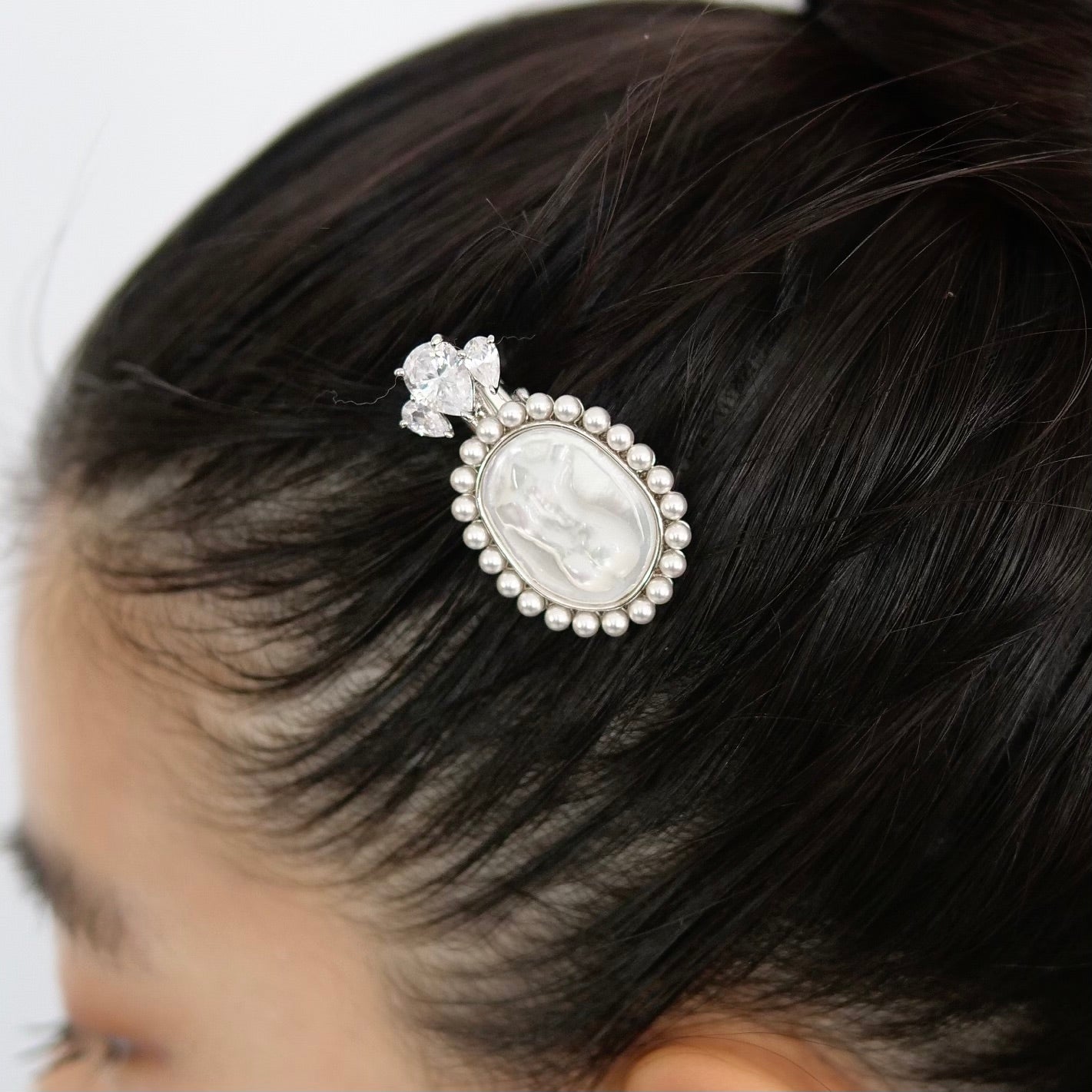 SHUSHU/TONG  bare back embossed pinctada albina hair clips(WHITE)