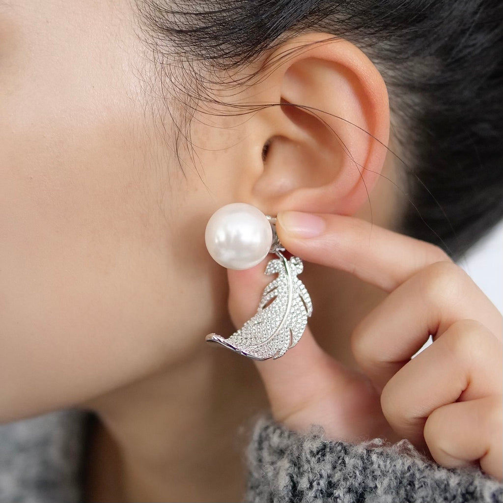 SHUSHU/TONG  Artificial pearl feather earnuts